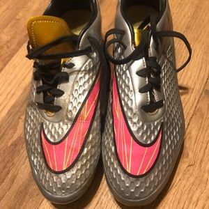 Women’s size 10.5 10/5 soccer cleats shoes